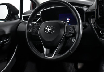Подержанный автомобиль Toyota Corolla Sedan 2019 года (15 фото)