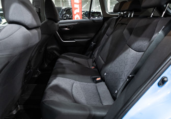 Подержанный автомобиль Toyota RAV4 2020 года (13 фото)