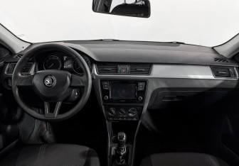 Подержанный автомобиль Skoda Rapid Liftback 2018 года (15 фото)