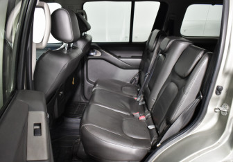 Подержанный автомобиль Nissan Pathfinder 2008 года (11 фото)