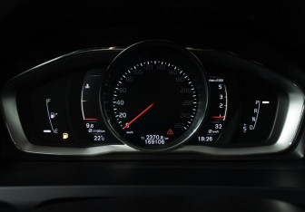 Подержанный автомобиль Volvo V60 Cross Country 2016 года (12 фото)