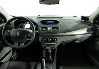 Подержанный автомобиль Renault Megane Hatchback 2010 года (13 фото)