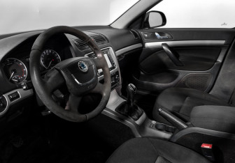 Подержанный автомобиль Skoda Octavia Liftback 2011 года (9 фото)