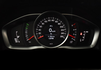 Подержанный автомобиль Volvo V60 Cross Country 2018 года (19 фото)