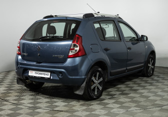 Подержанный автомобиль Renault Sandero 2012 года (5 фото)