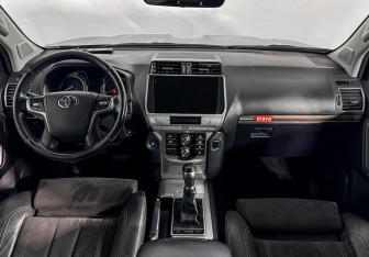 Подержанный автомобиль Toyota Land Cruiser Prado 2018 года (19 фото)