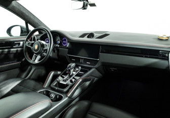 Подержанный автомобиль Porsche Cayenne 2021 года (9 фото)