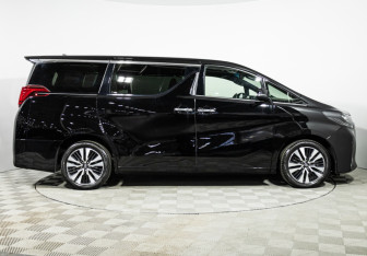 Подержанный автомобиль Toyota Alphard 2019 года (4 фото)