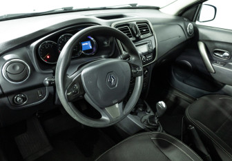 Подержанный автомобиль Renault Logan Sedan 2015 года (11 фото)