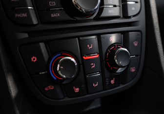 Подержанный автомобиль Opel Meriva 2011 года (14 фото)