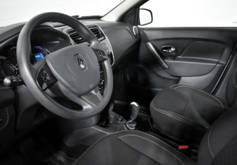 Подержанный автомобиль Renault Logan Sedan 2015 года (9 фото)