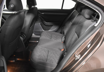 Подержанный автомобиль Skoda Octavia Liftback 2019 года (11 фото)