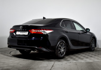 Подержанный автомобиль Toyota Camry Sedan 2020 года (5 фото)