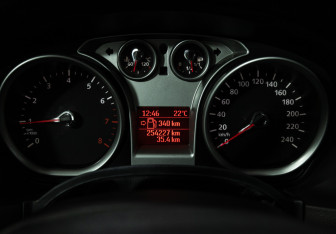 Подержанный автомобиль Ford Focus Hatchback 2008 года (12 фото)