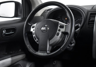 Подержанный автомобиль Nissan X-Trail 2012 года (14 фото)