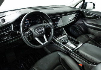 Подержанный автомобиль Audi Q7 2021 года (11 фото)