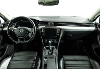 Подержанный автомобиль Volkswagen Passat Sedan 2017 года (13 фото)