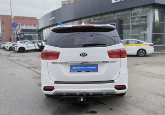 Подержанный автомобиль Kia Carnival 2019 года (5 фото)