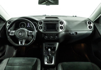 Подержанный автомобиль Volkswagen Tiguan 2015 года (13 фото)