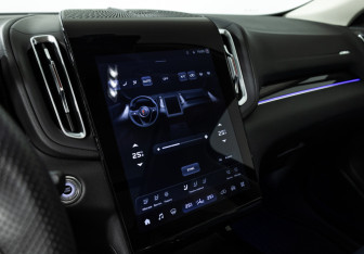 Подержанный автомобиль Hongqi HS3 2024 года (19 фото)