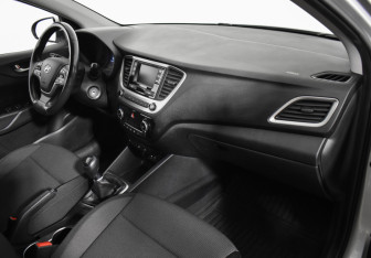 Подержанный автомобиль Hyundai Solaris Sedan 2017 года (12 фото)