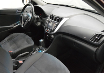 Подержанный автомобиль Hyundai Solaris Hatchback 2011 года (12 фото)