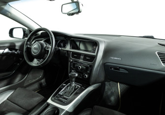 Подержанный автомобиль Audi A5 Coupe 2011 года (9 фото)