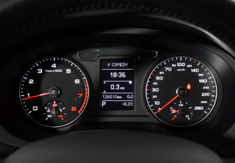 Подержанный автомобиль Audi Q3 2015 года (17 фото)