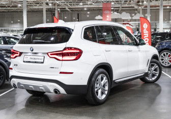 Подержанный автомобиль BMW X3 2020 года (8 фото)