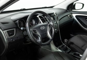 Подержанный автомобиль Hyundai i30 Hatchback 2013 года (11 фото)