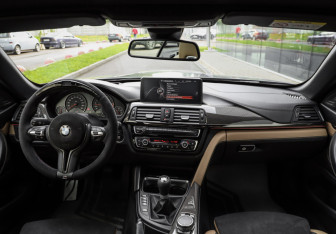 Подержанный автомобиль BMW M4 Convertible 2015 года (16 фото)