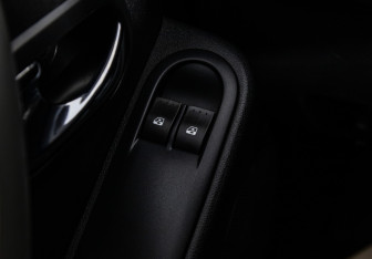 Подержанный автомобиль Nissan Terrano 2014 года (14 фото)