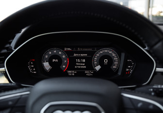 Подержанный автомобиль Audi Q3 2021 года (13 фото)