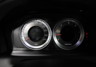 Подержанный автомобиль Volvo XC60 2012 года (11 фото)