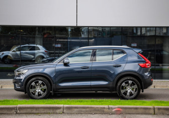Подержанный автомобиль Volvo XC40 2021 года (9 фото)