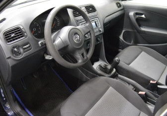 Подержанный автомобиль Volkswagen Polo Sedan 2011 года (10 фото)