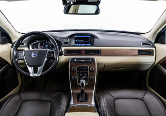 Подержанный автомобиль Volvo XC70 2014 года (10 фото)