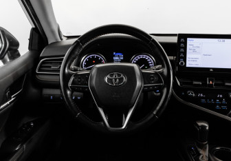 Подержанный автомобиль Toyota Camry Sedan 2021 года (12 фото)