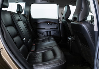 Подержанный автомобиль Volvo XC70 2014 года (19 фото)