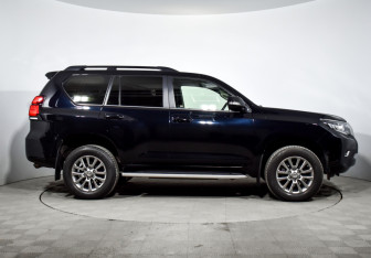 Подержанный автомобиль Toyota Land Cruiser Prado 2019 года (4 фото)