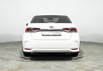 Подержанный автомобиль Toyota Corolla Sedan 2021 года (6 фото)