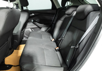 Подержанный автомобиль Ford Focus Hatchback 2015 года (10 фото)