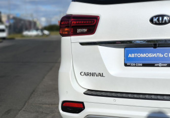 Подержанный автомобиль Kia Carnival 2018 года (8 фото)