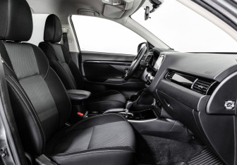 Подержанный автомобиль Mitsubishi Outlander 2021 года (19 фото)