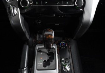 Подержанный автомобиль Toyota Land Cruiser Suv 2013 года (18 фото)