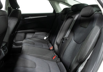 Подержанный автомобиль Ford Mondeo Sedan 2015 года (10 фото)