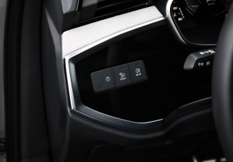 Подержанный автомобиль Audi Q3 2024 года (25 фото)