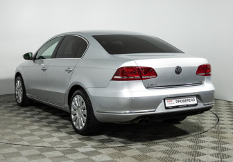 Подержанный автомобиль Volkswagen Passat Sedan 2012 года (7 фото)