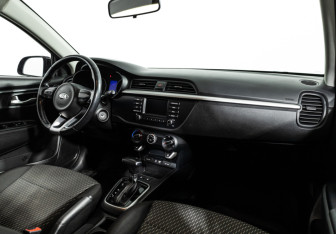 Подержанный автомобиль Kia Rio Hatchback 2017 года (9 фото)