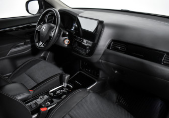 Подержанный автомобиль Mitsubishi Outlander 2019 года (13 фото)